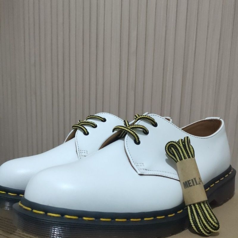 Tali sepatu Dr.Martens 3 Hole 65 cm KUNING HITAM