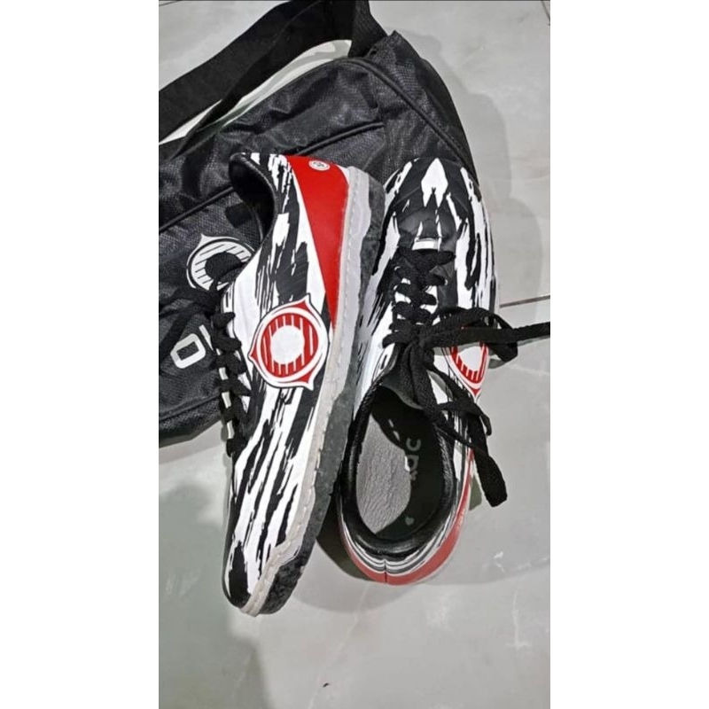 Sepatu Futsal BekasOLDIAC SHOES