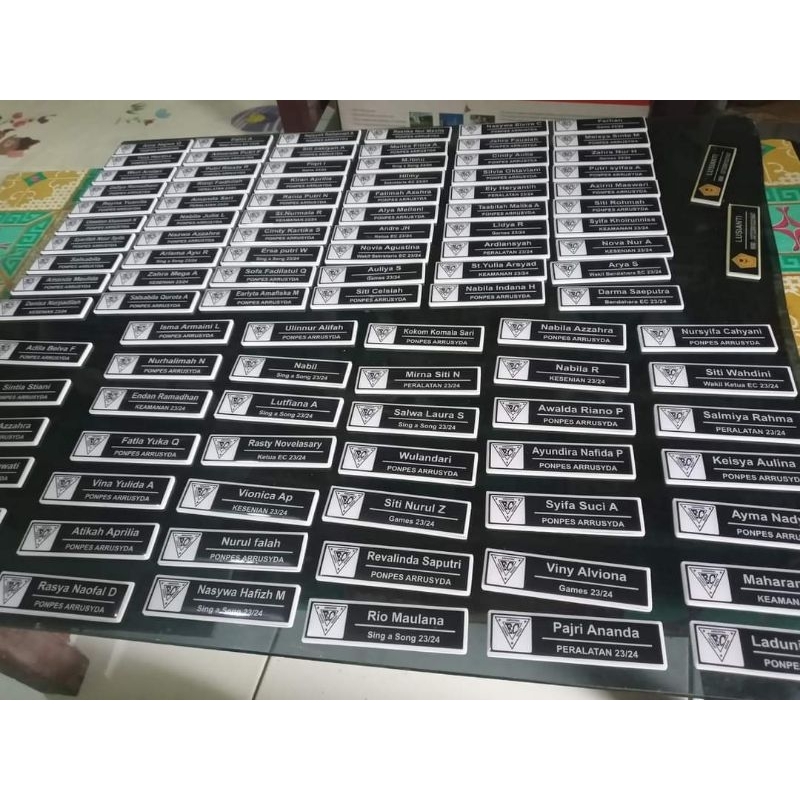 

NAME TAGE NAMA DADA AKRILIK BENING