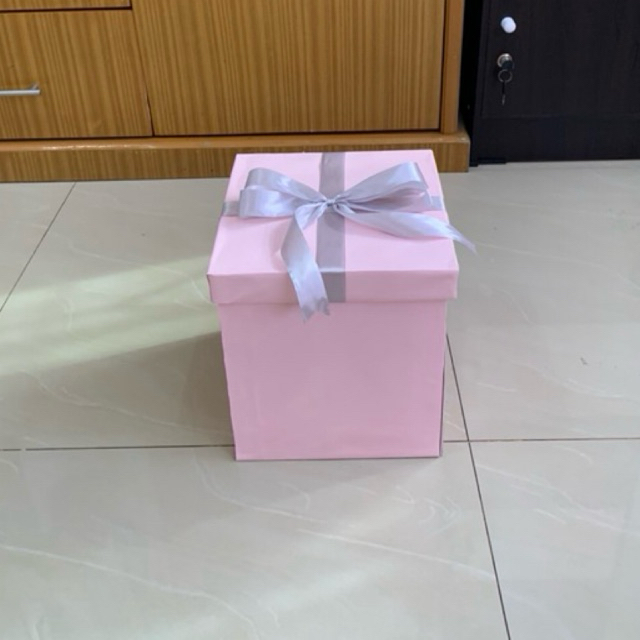 

EXPLOSION BOX "KOSONG" by Ciarine bouquet BATAM