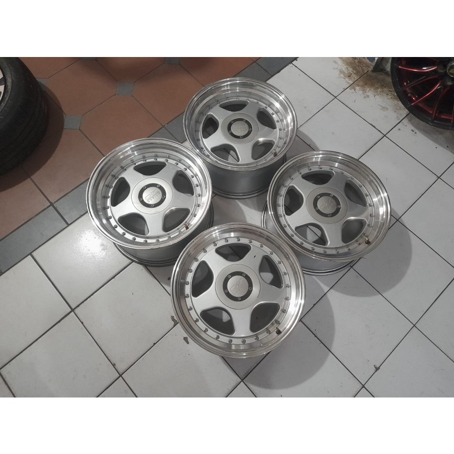 Velg Mobil Bekas Racing OZ RACING R16 X7,5-8,5 Lubang Pcd 8X100-114,3