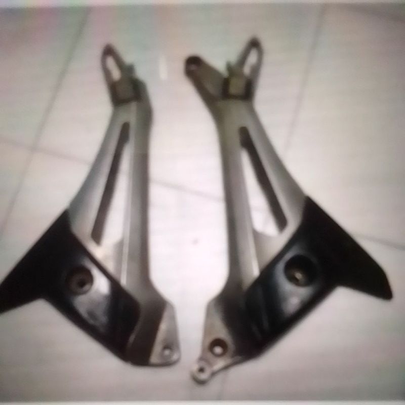 foot step postep step pinjakan kaki belakang Supra X 125 non cakram Revo lama original