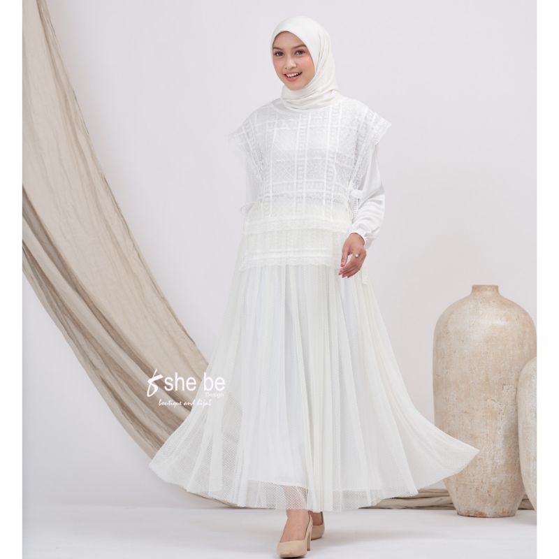 Arumi Vest Crop top Broken White Rompi Brukat - shebe design