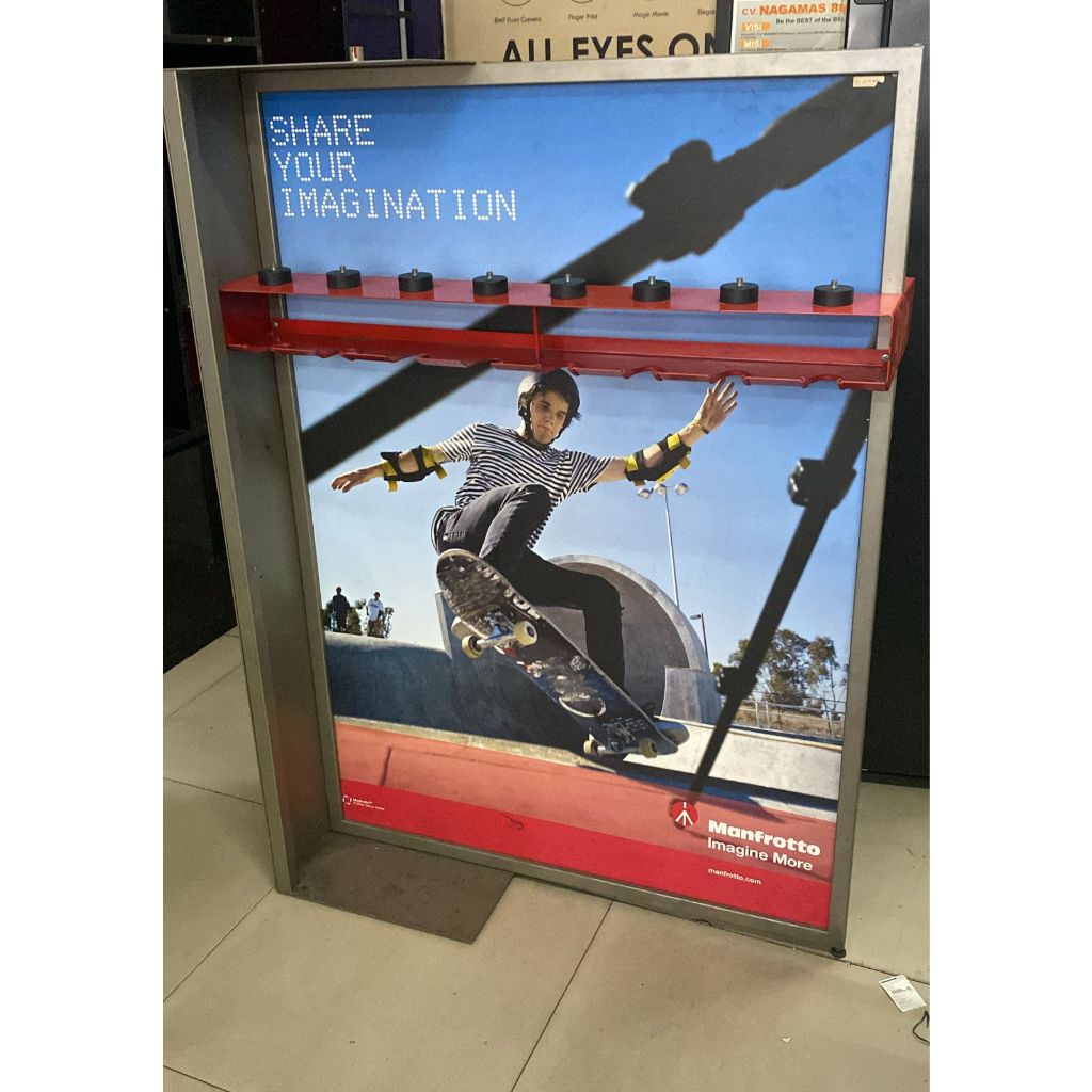 RAK GANTUNG DISPLAY BRANDING PRODUK SECOND SEKEN BEKAS UKURAN 100X40X140