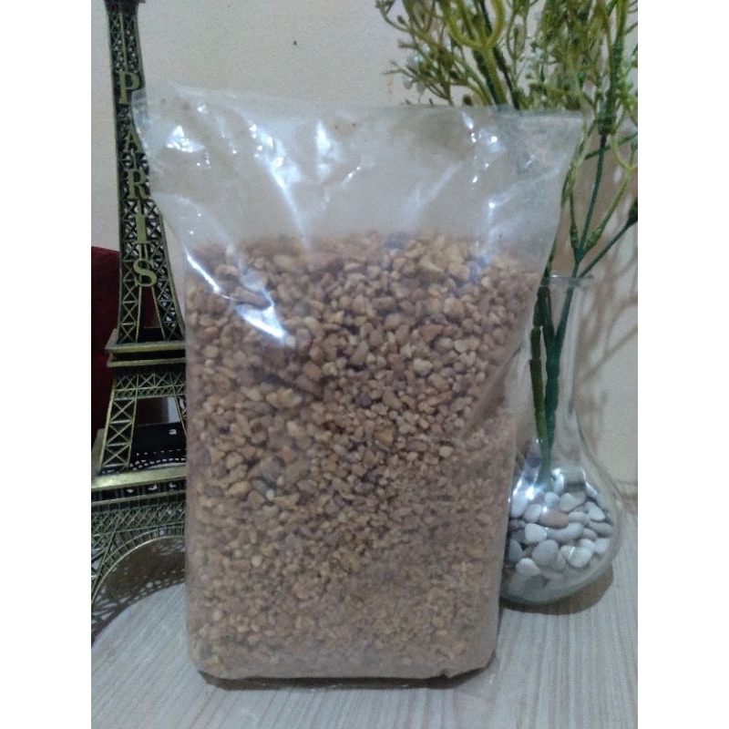 

KACANG MEDE DAN ALMOND BUBUK MATANG UNTUK TOPING 1KG