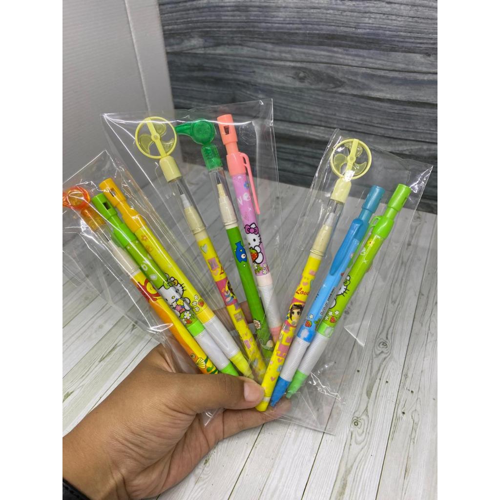 

Pensil Unik Lantu Baling Dan Peluit Dapet 3pc Per pensil / Ada Pensil 20 Karakter Hello Kitty