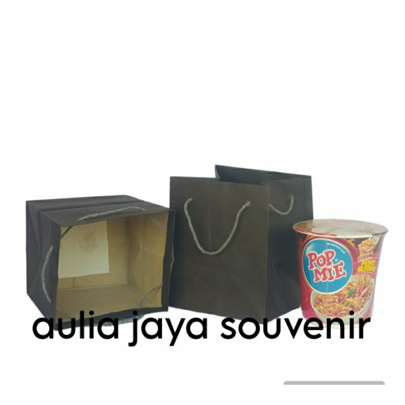 

Paperbag R-3 donat warna hitam ukuran 14x12x16 / isi 12pcs