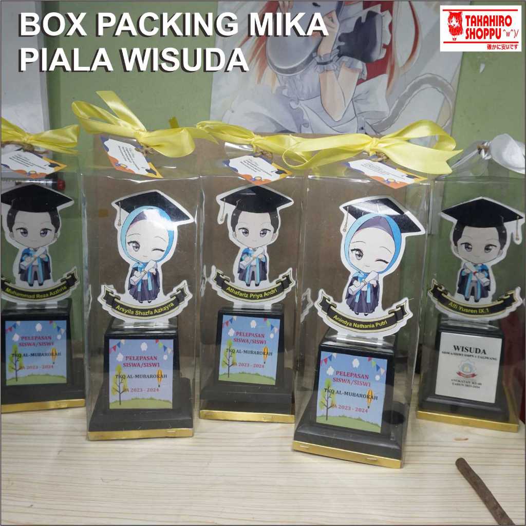 

Box Packing Mika Trophy Piala Wisuda Piala Boneka 10x10x25 + Alas Emas