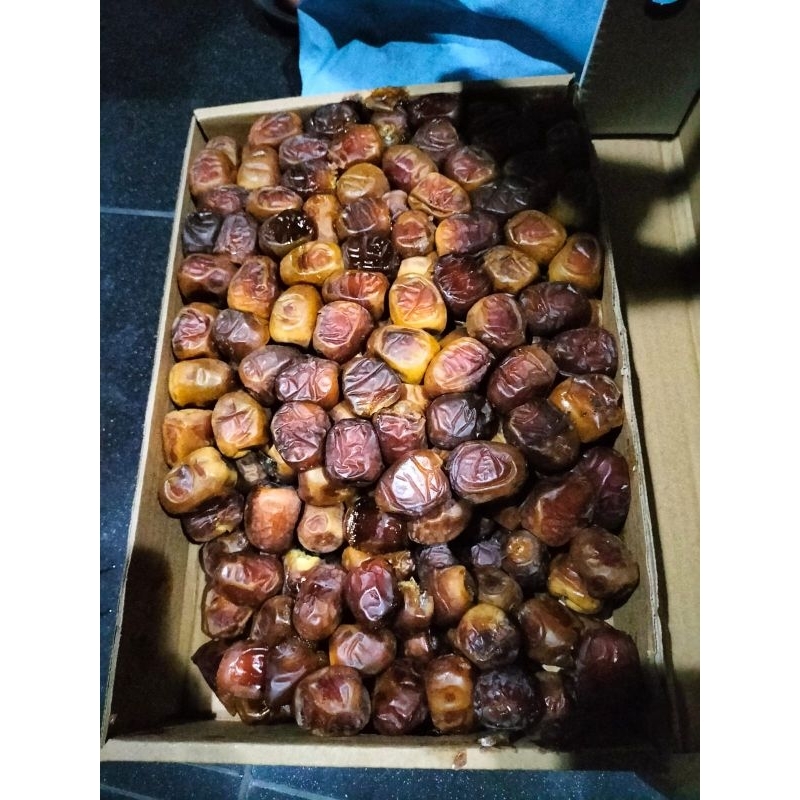 

Kurma Sukkari 3 kg manis legit