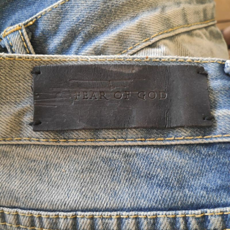 "Fear of God Fifth Collection"Fear of God Jeans: Selvedge Denim Vintage Bleach Shorts Indigo