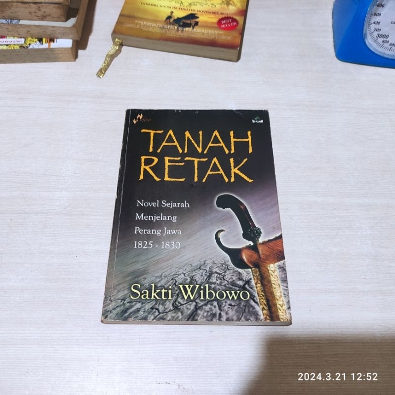 TANAH RETAK. Novel Sejarah Menjelang Perang Jawa 1825 - 1830
