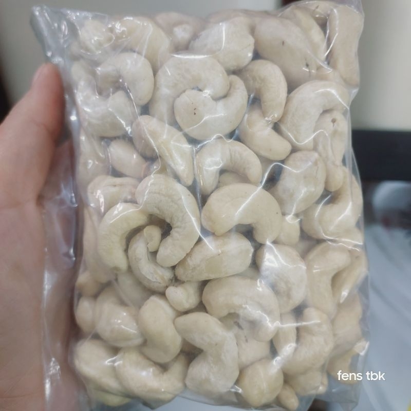 

kacang mede mentah