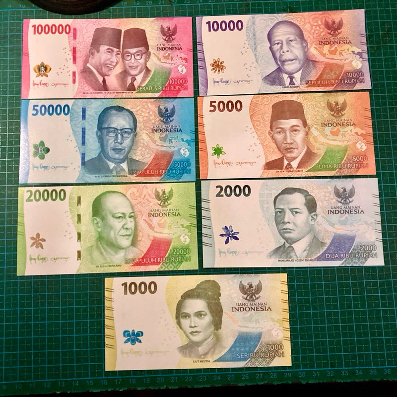 100 LEMBAR UANG MAINAN UNTUK BUKET BOUQUET BUNGA WISUDA ULANG TAHUN EDISI TERBARU 2022 Mainan Uang M