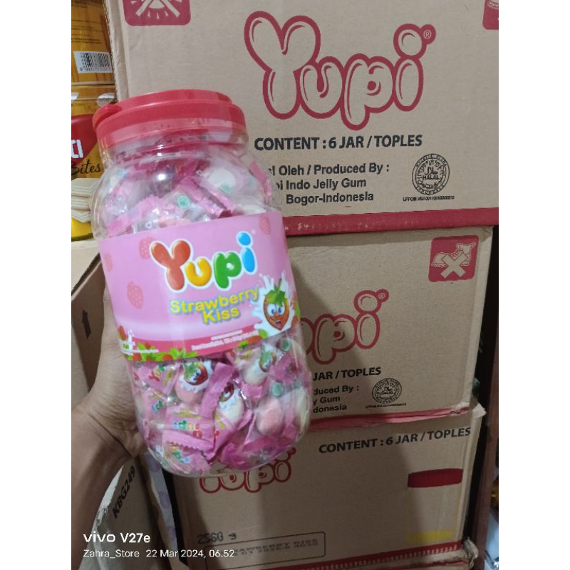 

YUPI TOPLES KEMASAN JAR 300GR