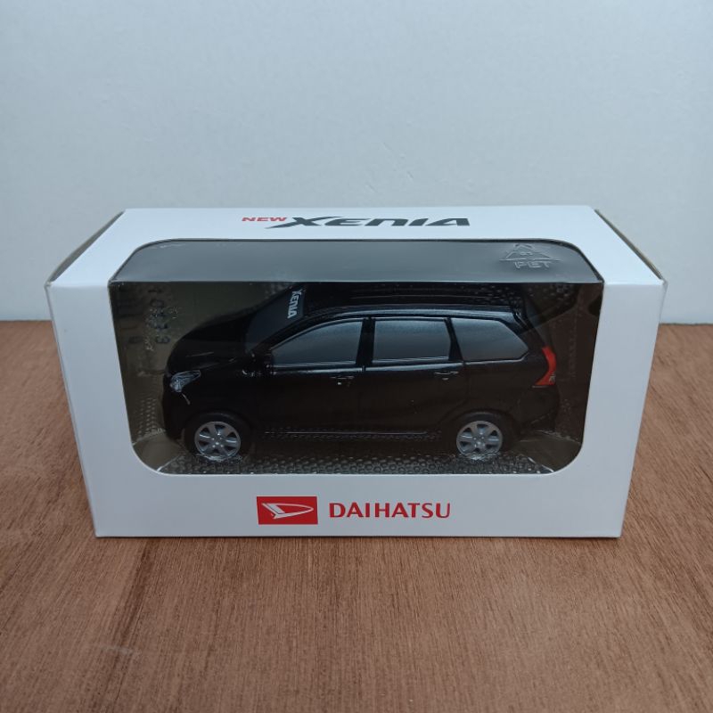 diecast miniatur daihatsu xenia hitam