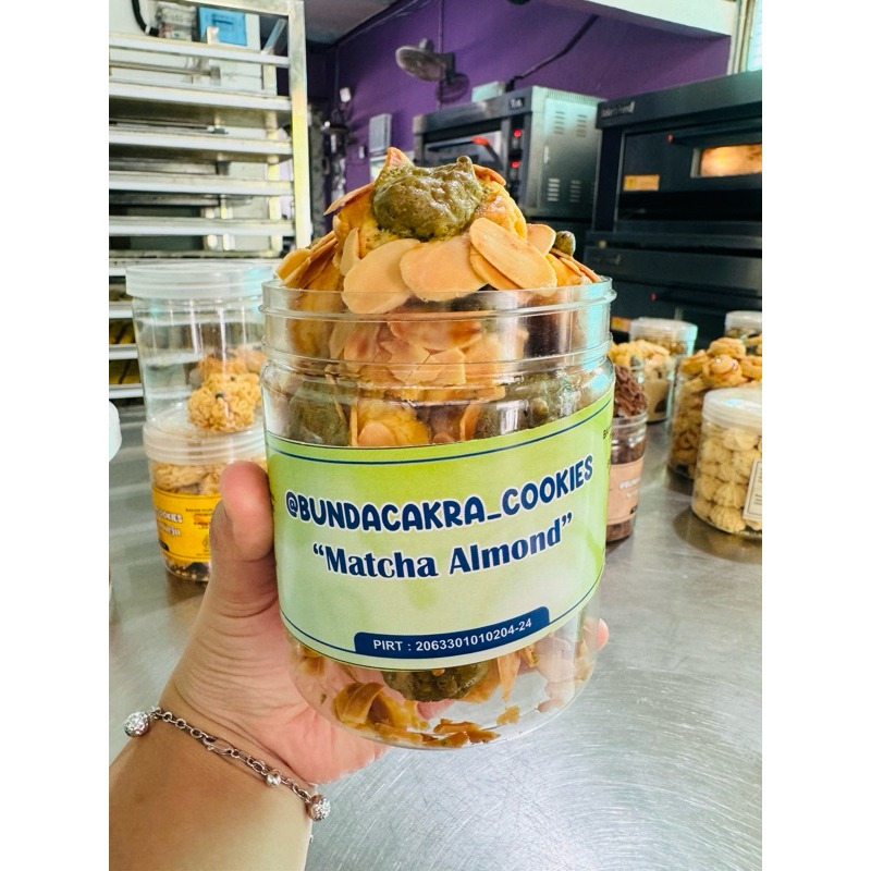 

Matcha Almond Cookies Toples Tabung 600ml