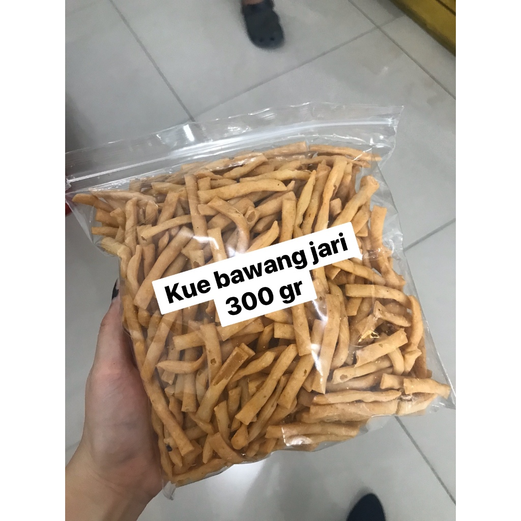 

KUE BAWANG JARI 300 GRAM | KUE BAWANG STICK | KERIPIK BAWANG PANJANG