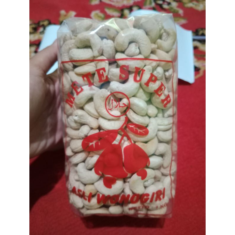 

KACANG METE MENTAH SUPER ASLI WONOGIRI 1.000 GRAM
