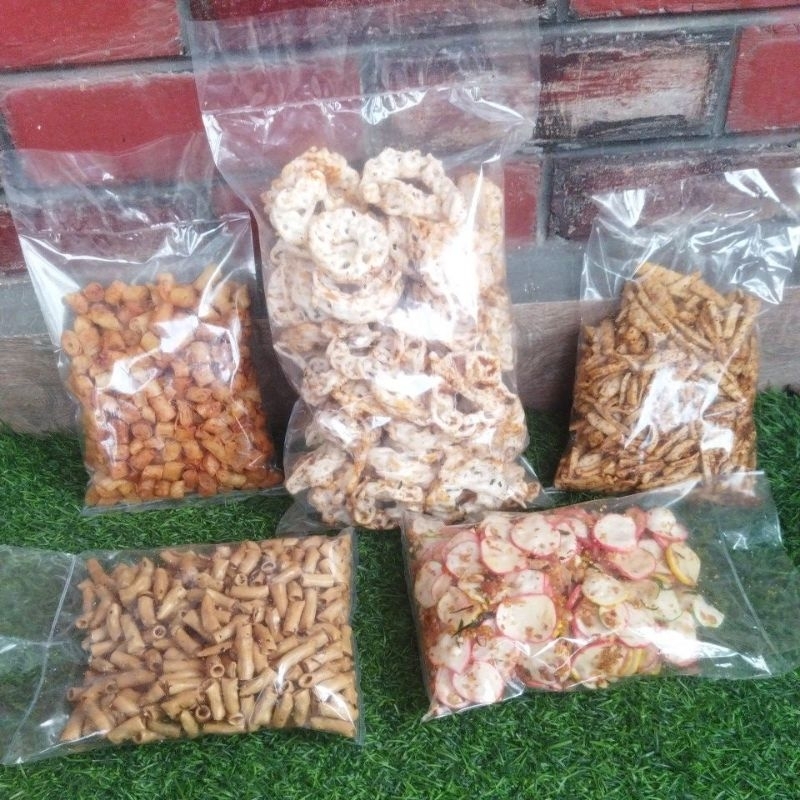 

Basreng,kulit lumpia goreng,makaroni goreng dan kerupuk kering