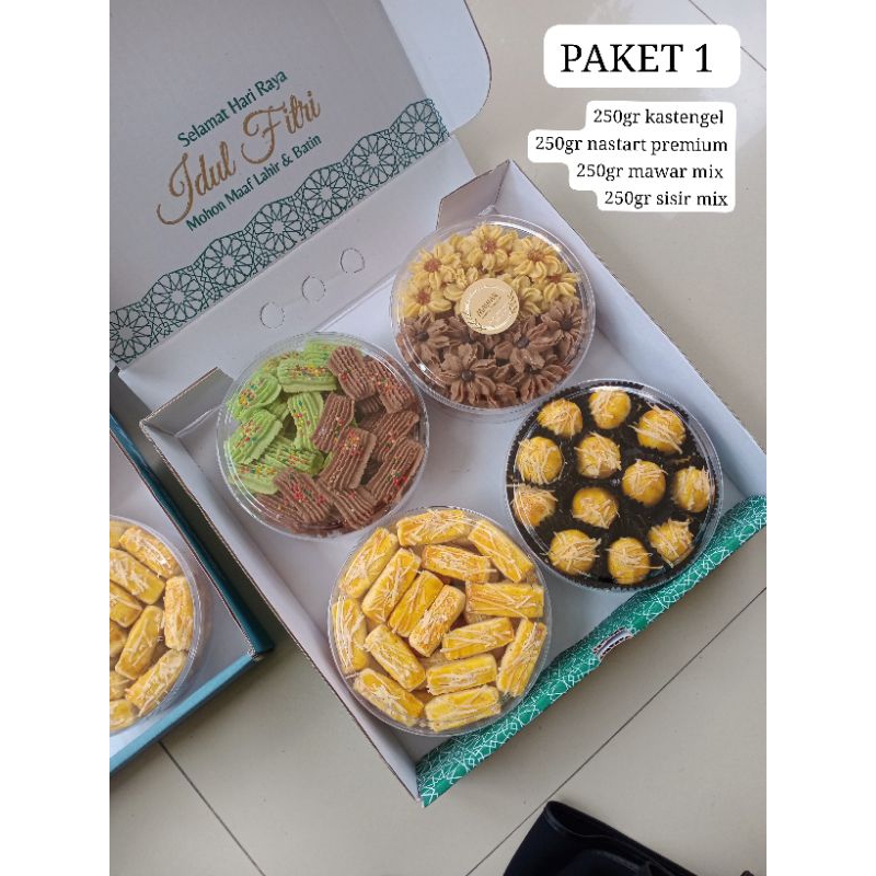 

HAMPERS KUE LEBARAN PREMIUM PAKET 1 (4 STOPLES 250GR)