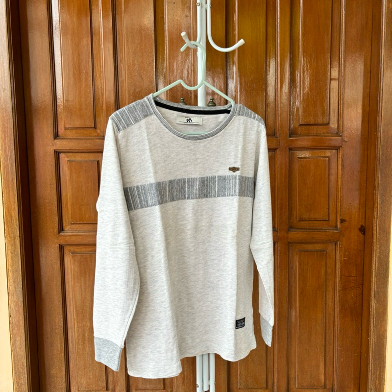 Kaos Sixty One Abu Muda