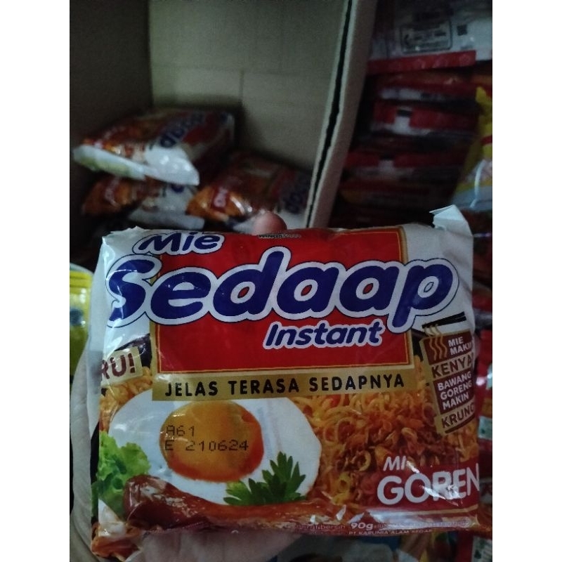 

mie instan sedap goreng