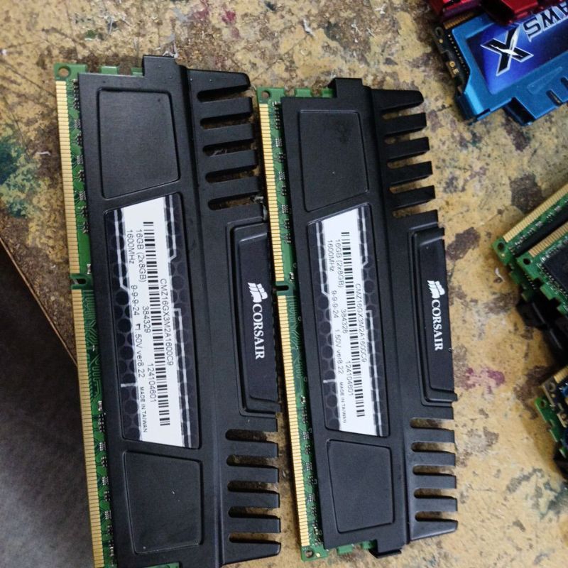 sepasang ram corsair 16gb 2x8gb ddr3