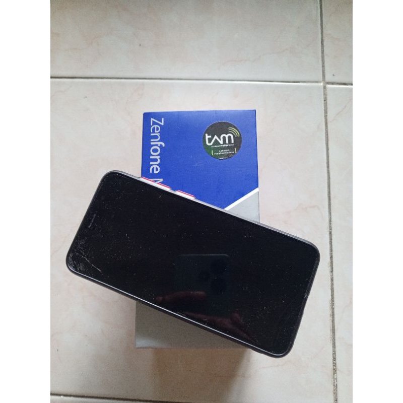 Asus Zenfone max pro m1 ram3,mines lcd.