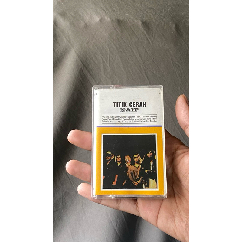 Kaset pita Naif titik cerah
