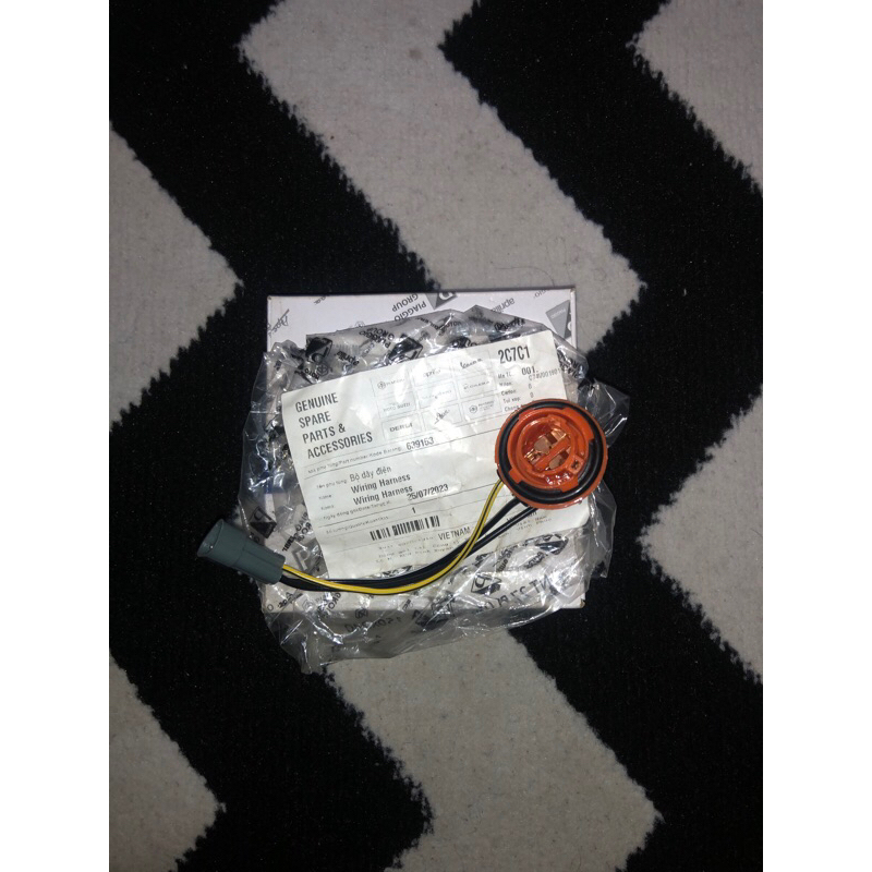 soket fitting lampu stop rem vespa LX 2V 3V Iget Original