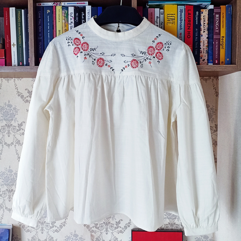 [PRELOVED] Blouse Putih Motif Bunga-bunga