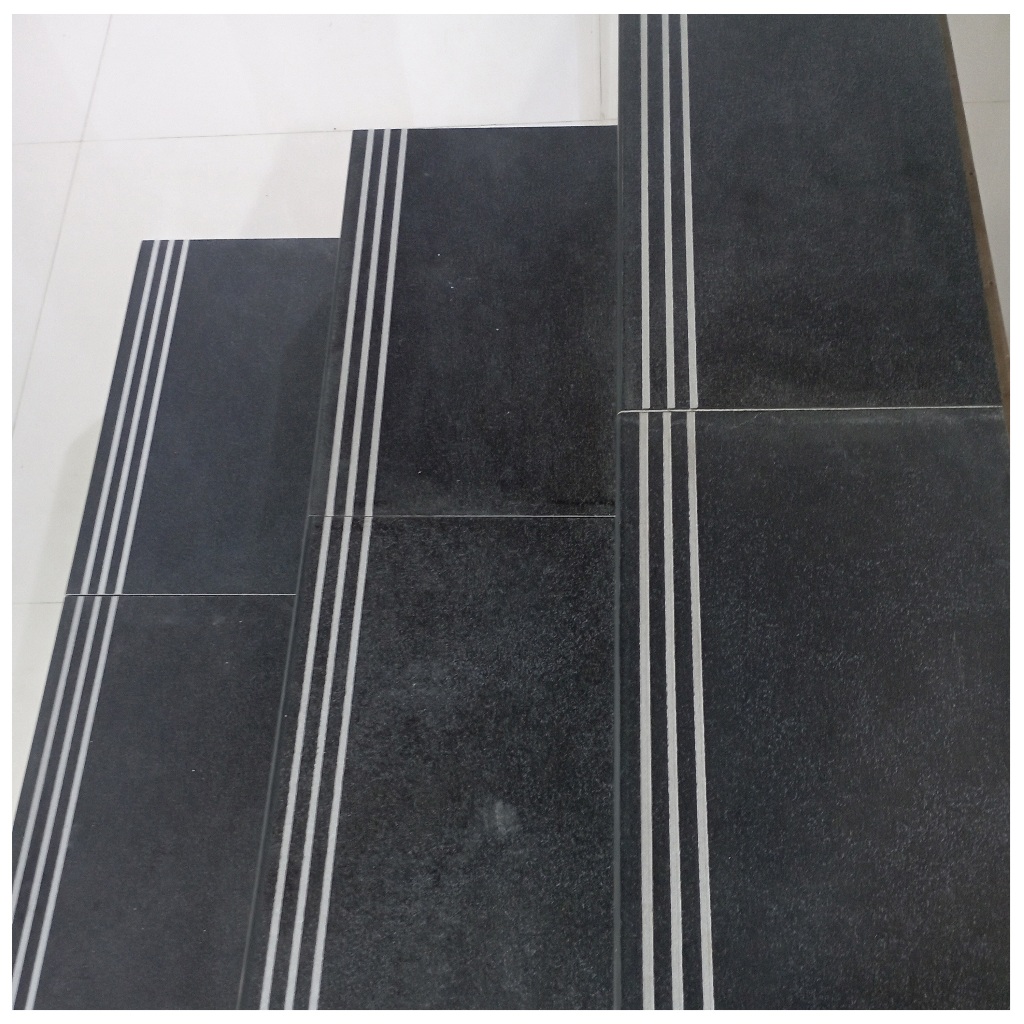 Stepnosing Granit 30x60 Hitam Kasar Motif Batu Candi Lantai Tangga Custom Pingul bahan Granite Tile