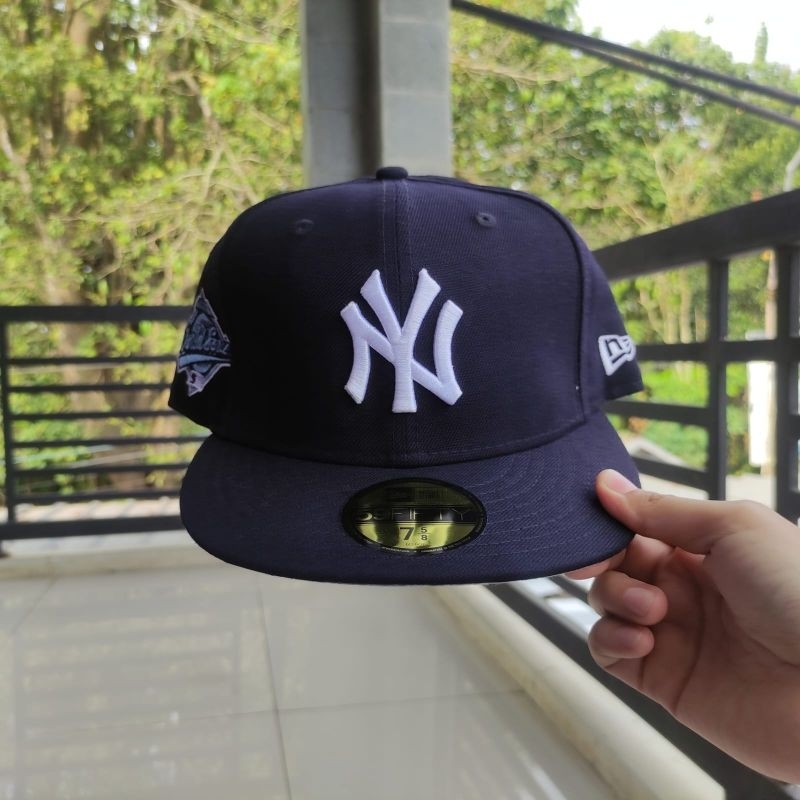 Topi New Era 59Fifty New York Yankees Sky Paisley Bottom 1996 World Series Side Patch