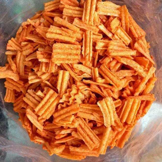 

Camilan Renyah Keripik singkong Balado 200gr Momo Chips