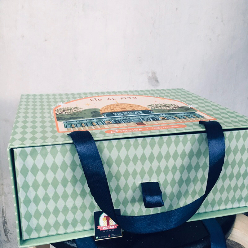 

Custom Hardbox | HAMPERS | Box lebaran