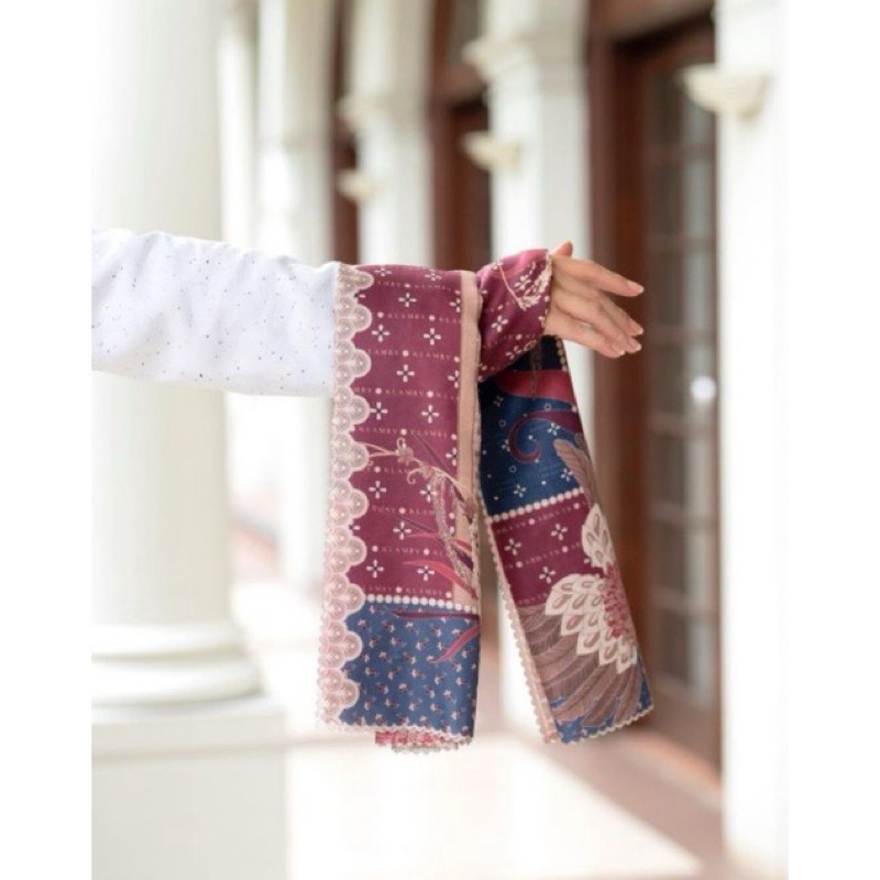 PL Wearing Klamby - Dayu scarf twilight