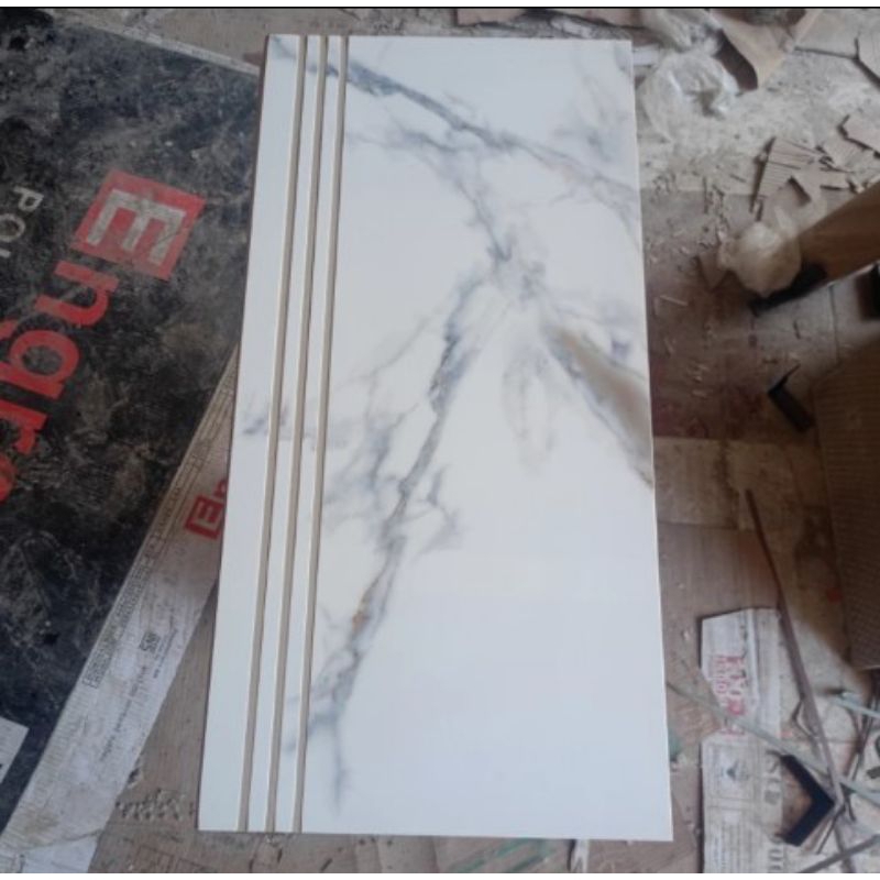granit pijakan tangga motif marmer 30x80 bulnos/stepnosing altin calcata glosy