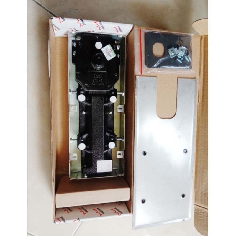 Floor hinge dorma bts 65