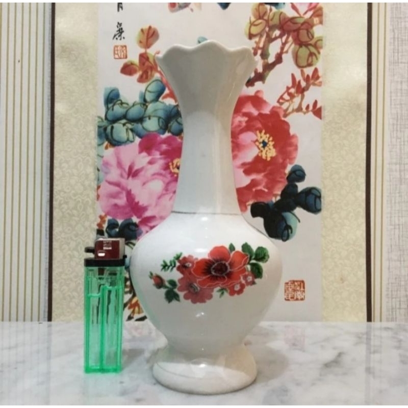 Vas keramik putih motif bunga