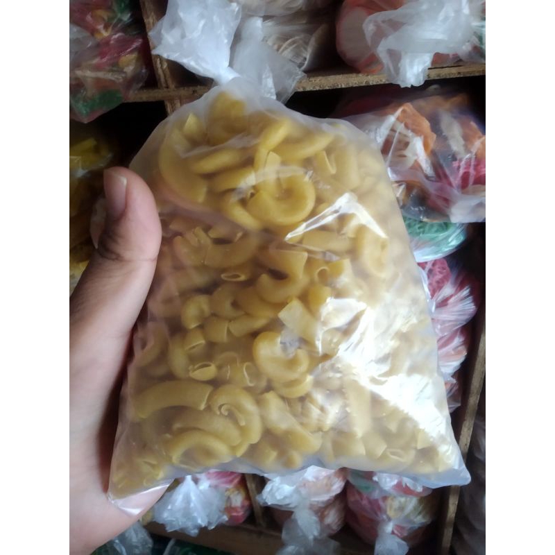 

makaroni kuning cocok buat toping seblak dll.