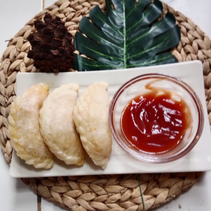 

CIRENG AYAM MERCON/ CIRENG ISI AYAM SUWIR PEDAS JUMBO 1 pack isi 10pcs