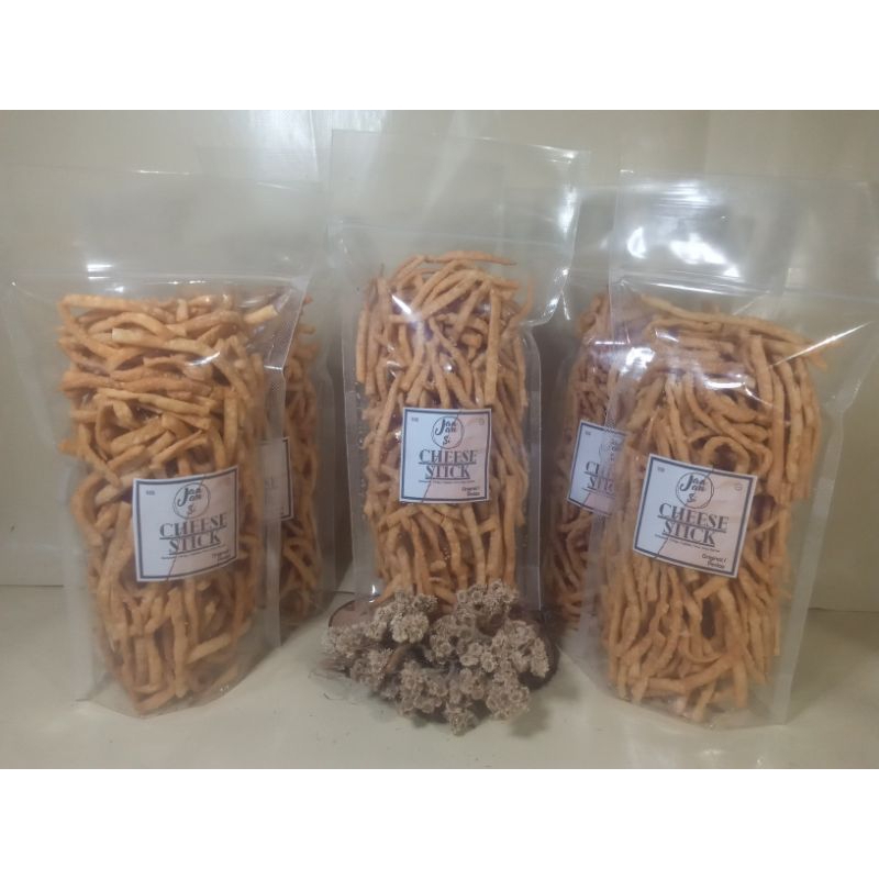 

KERIPIK KEJU/ CHEESESTICK 250 GRAM
