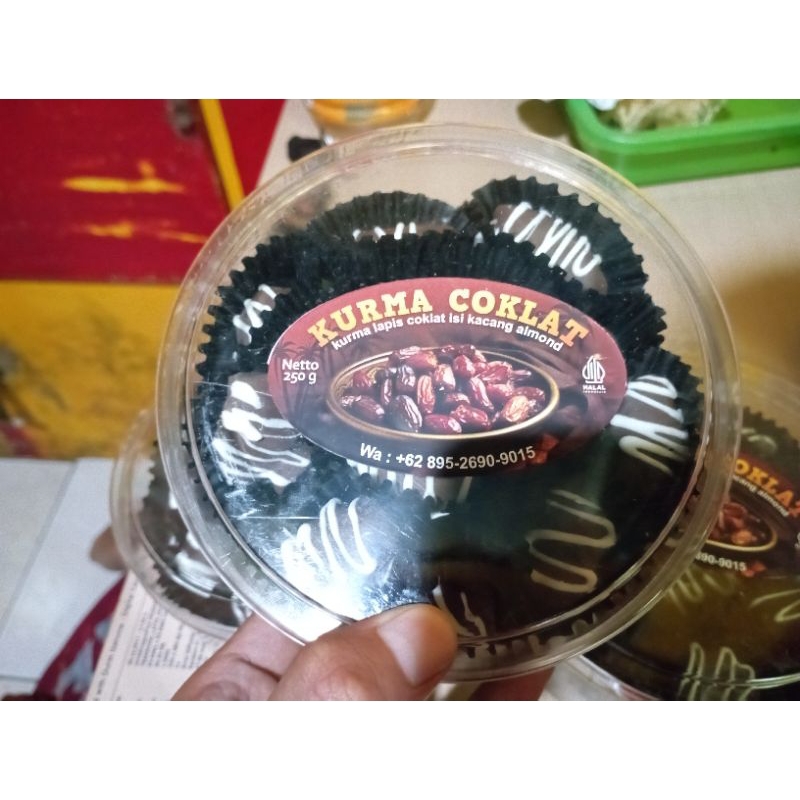 

KURMA COKLAT