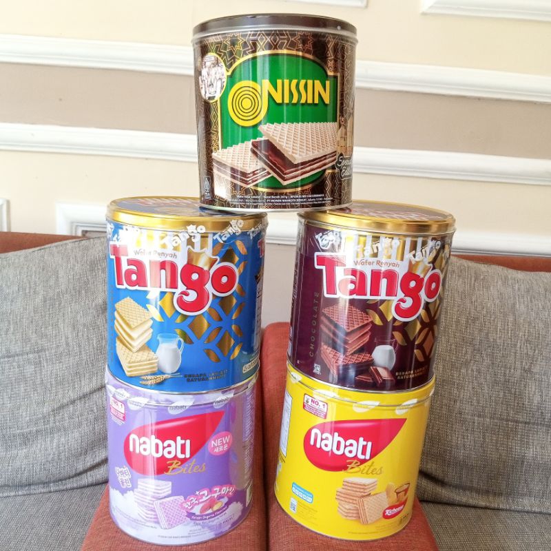 

Wafer Tango - Nissin - Deka Kaleng Renyah Coklat & Vanilla 290gr - Kue Kaleng Lebaran Satuan / Anleyastore