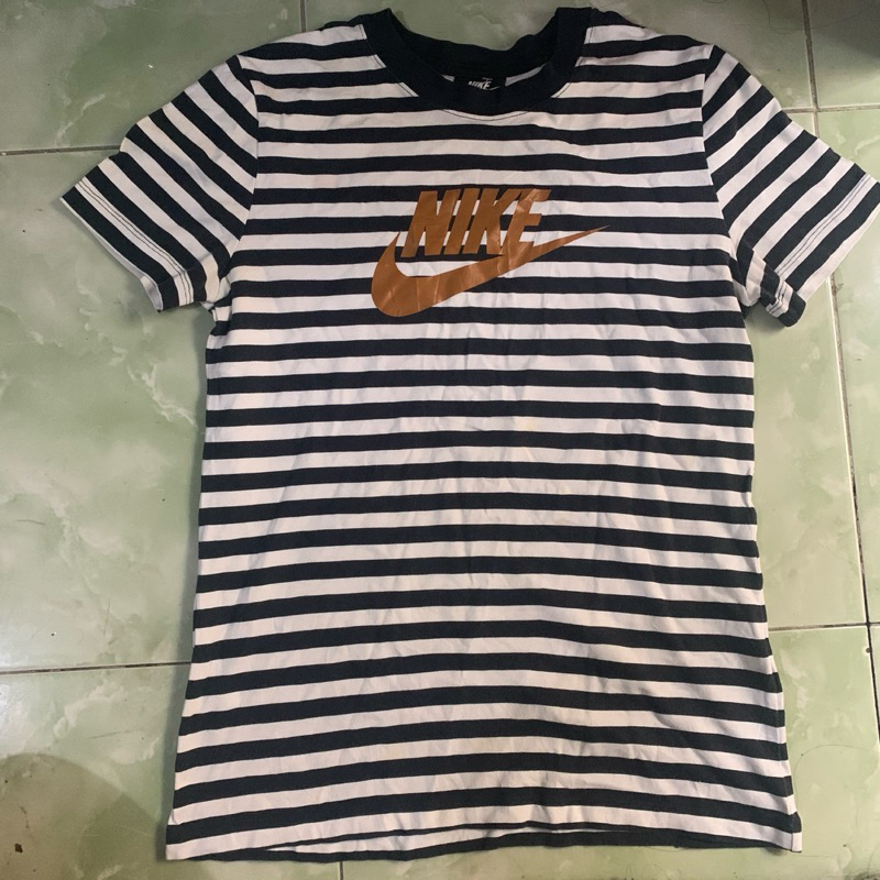 kaos nike stripe big swoosh