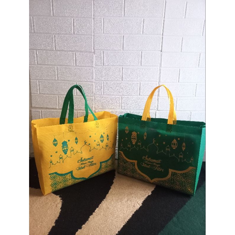 

(12pcs) tas spunbond handle bag edisi idul fitri ukuran 37x38x12