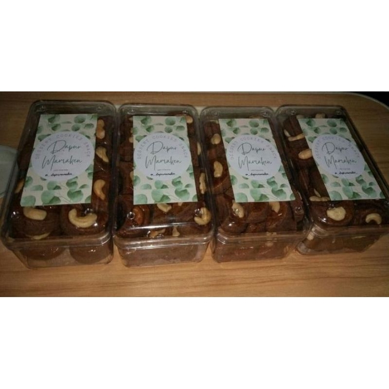 

kue coklat kacang mede