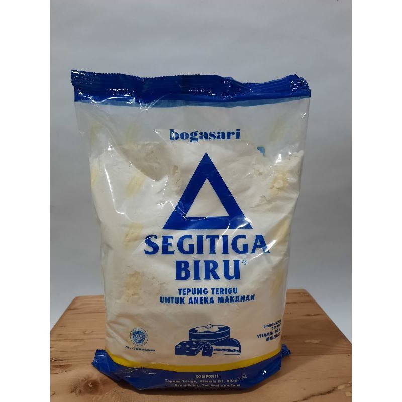 

TEPUNG TERIGU SEGITIGA BIRU EKONOMIS SERBAGUNA PROTEIN SEDANG 1KG