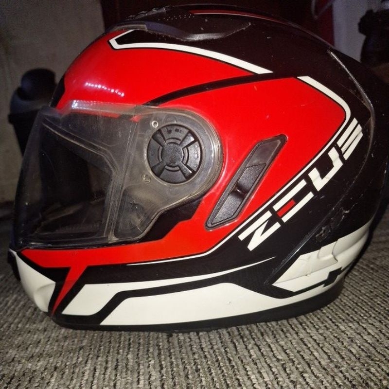 helm zeus 813