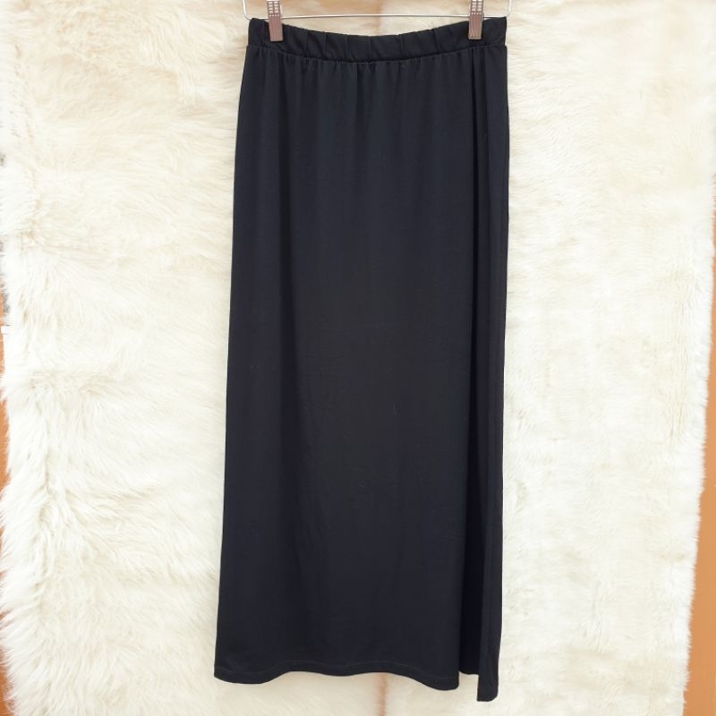 UNIQLO Rok Skirt Hitam Panjang